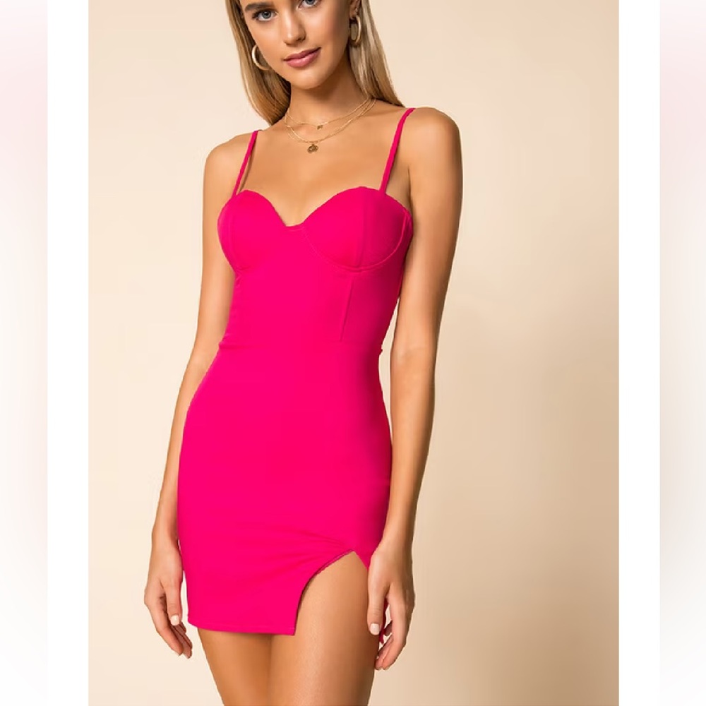 Superdown size small Oliviah dress. Worn once pictured below. Great condition.